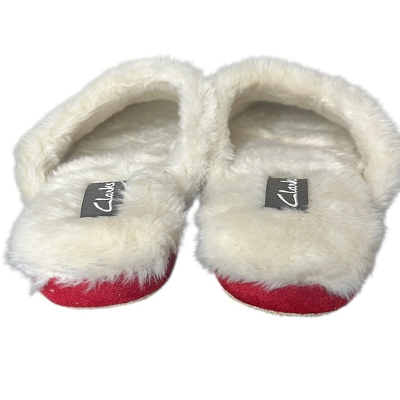 NWOB CLARKS Red Velvet Fluffy Slippers Women's Size 10 - Picture 3 of 9